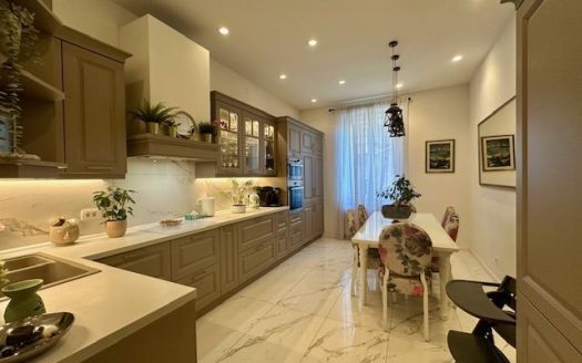 Najam, 90m2, 2 spavaće sobe, centar