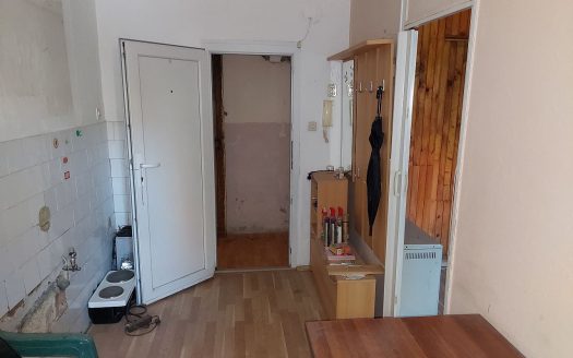 Prodaja, dva stana u suterenu (30,47 m² i 20,04 m²) – kod Kvatrića