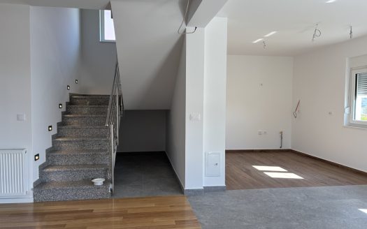 Prodaja, Bedekovčina, kuća 200m2 sa okućnicom